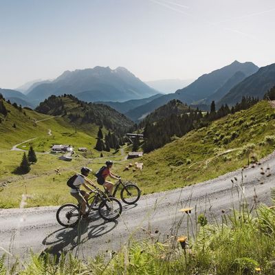 Genießen Sie Sommerurlaub Fieberbrunn im idyllischen PillerseeTal. * Wandern * Biken * Klettern * Familienspaß: Erlebnispark, Coasterfahrt, Dinopark